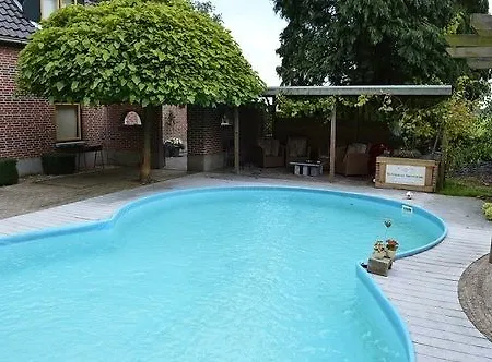 Huize Ouwervelden Bed & Breakfast 2*